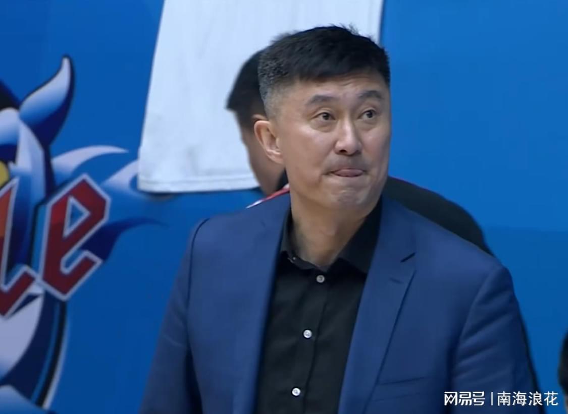 开云体育官网-4场连续0分！为何国家队著名射手被杜锋用成废人？球迷一针见血